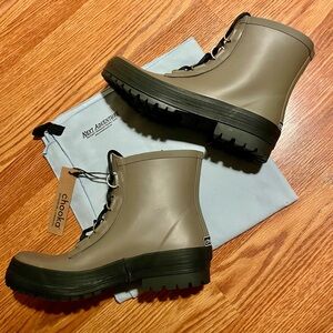 Chooka Lace-Up Waterproof Ankle Boots in Dark Taupe sz 8